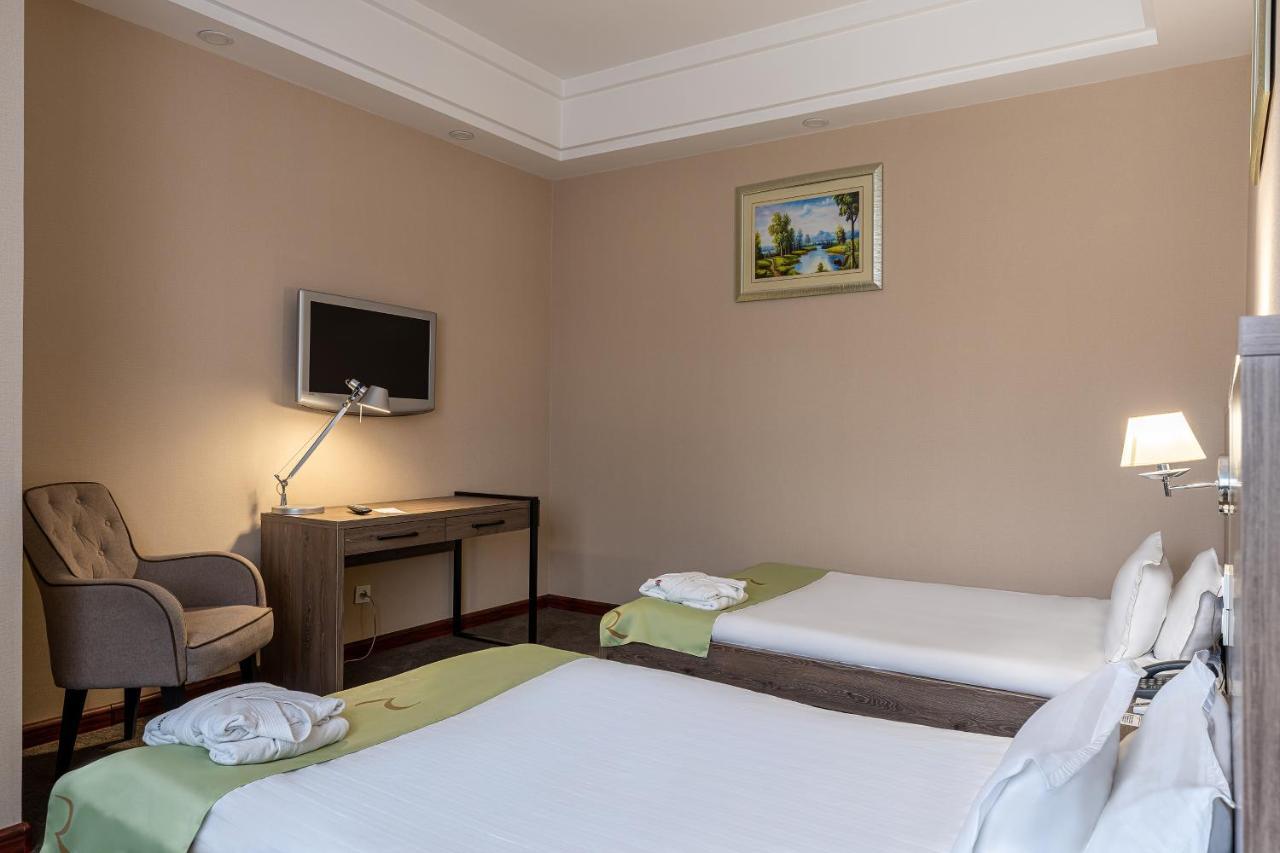 Renion Residence Hotel Almaty Esterno foto