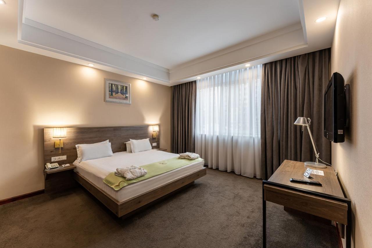 Renion Residence Hotel Almaty Esterno foto