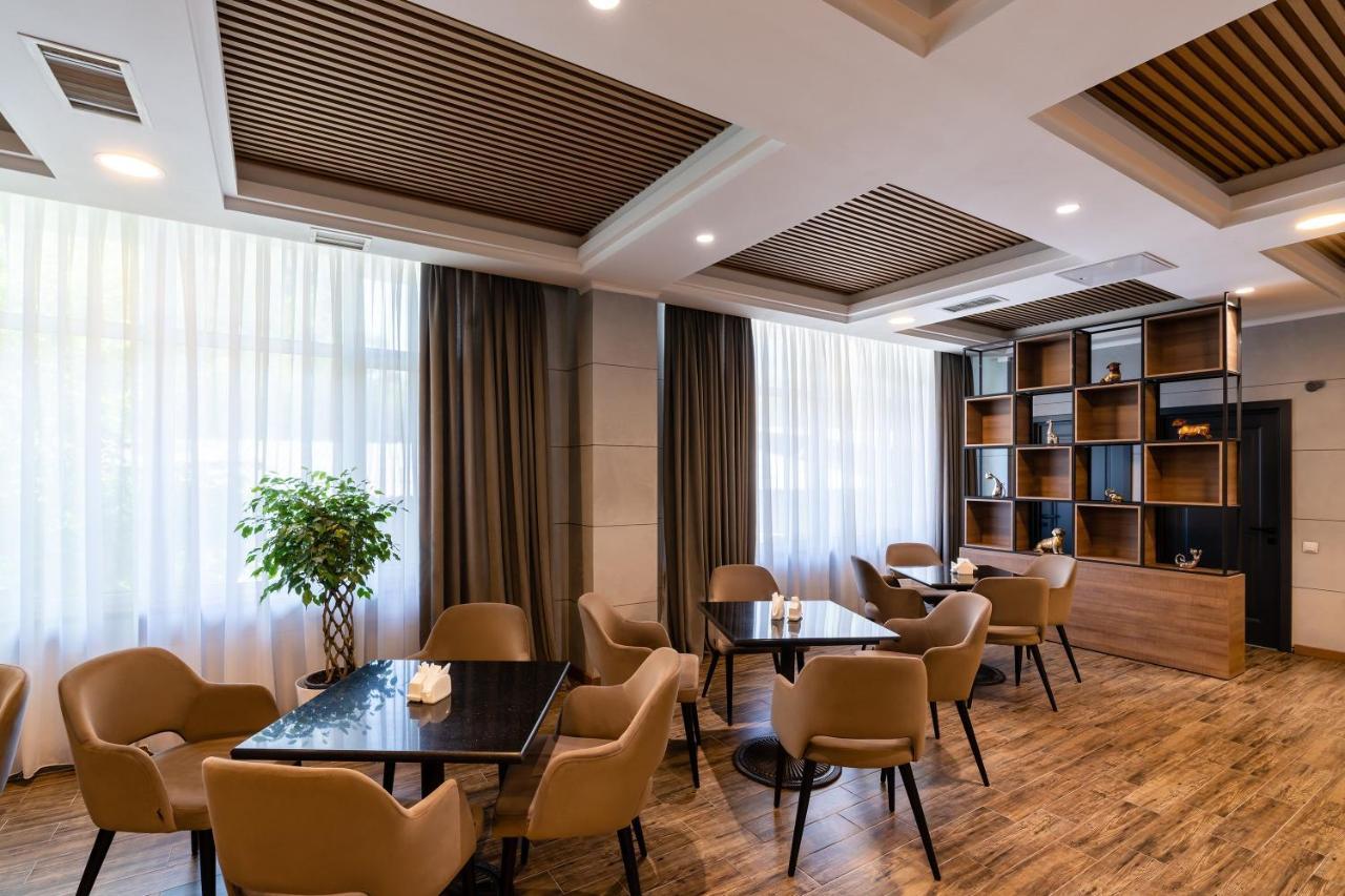 Renion Residence Hotel Almaty Esterno foto