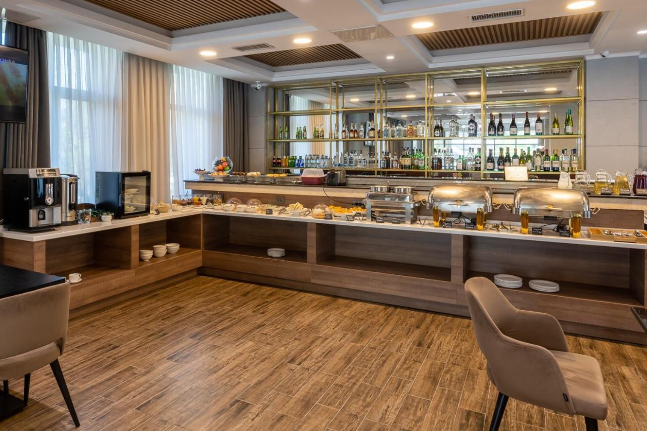 Renion Residence Hotel Almaty Esterno foto