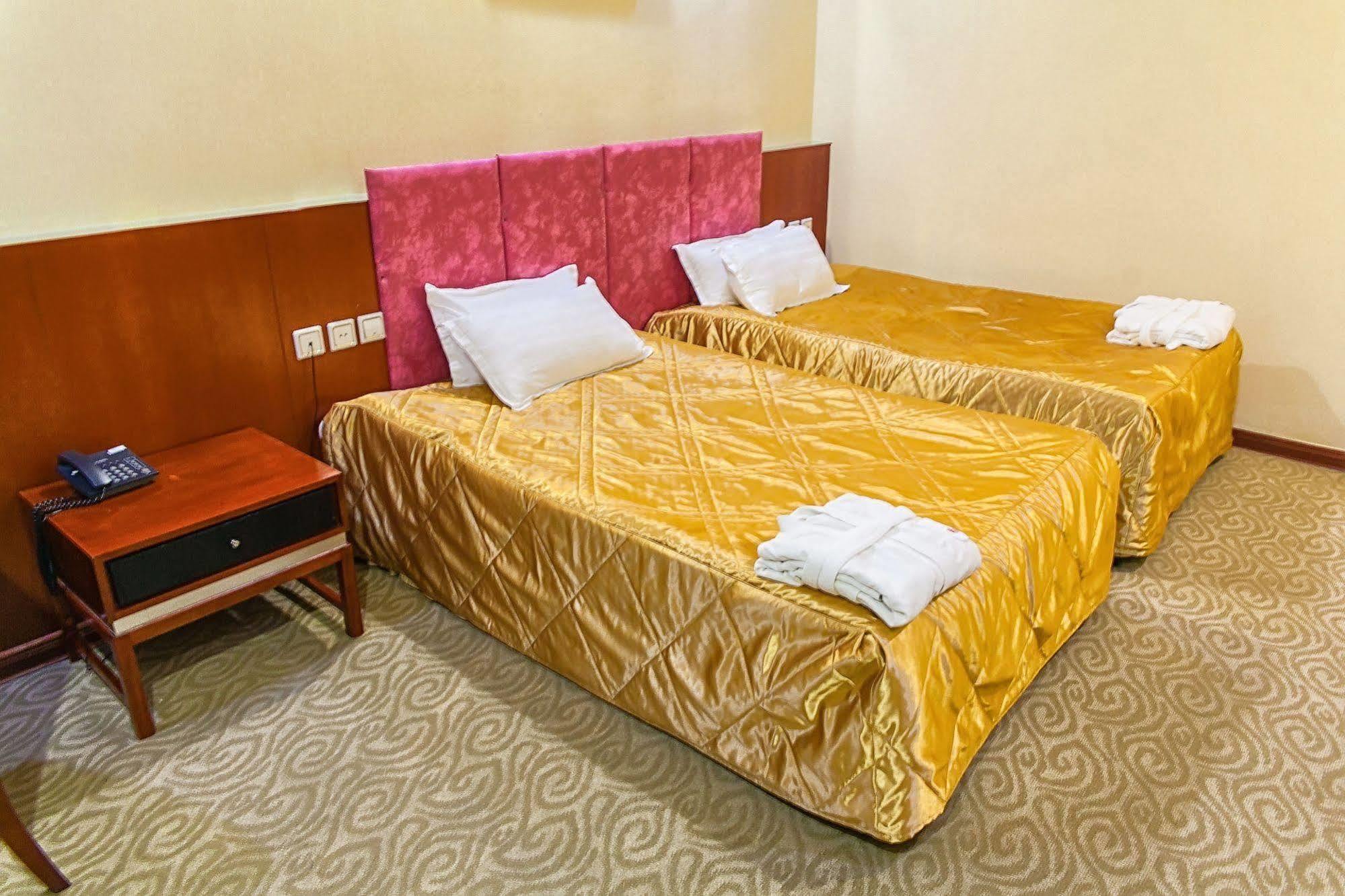 Renion Residence Hotel Almaty Esterno foto