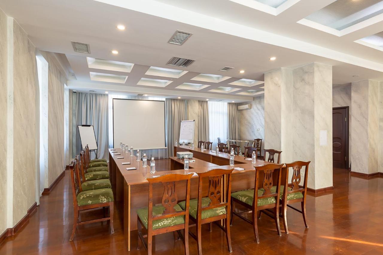 Renion Residence Hotel Almaty Esterno foto