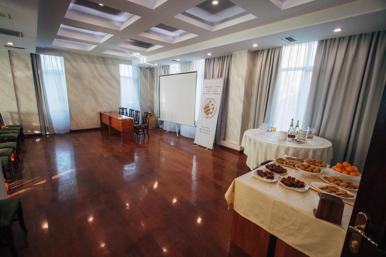 Renion Residence Hotel Almaty Esterno foto